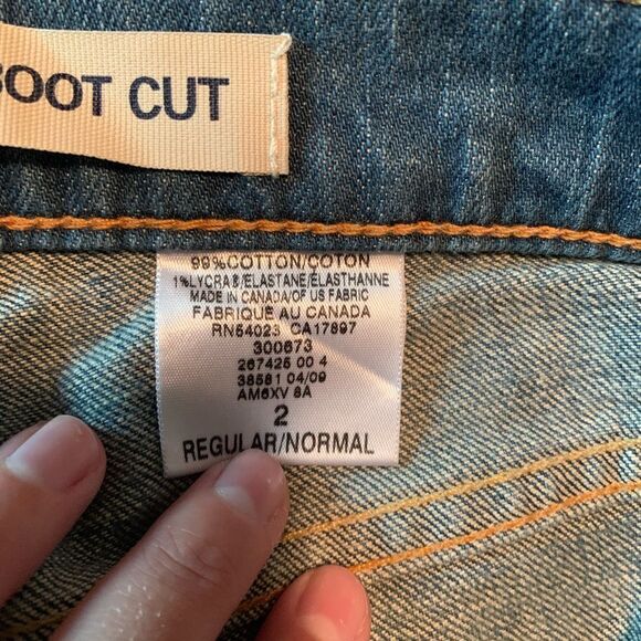 3 for $30! Gap low rise boot cute jeans. Size 2 - Picture 4 of 8